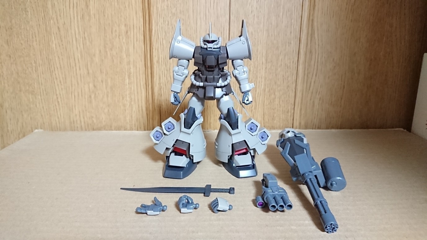 1/144 HGUC グフ・フライトタイプ＋旧キット: ちょっと作りすぎ