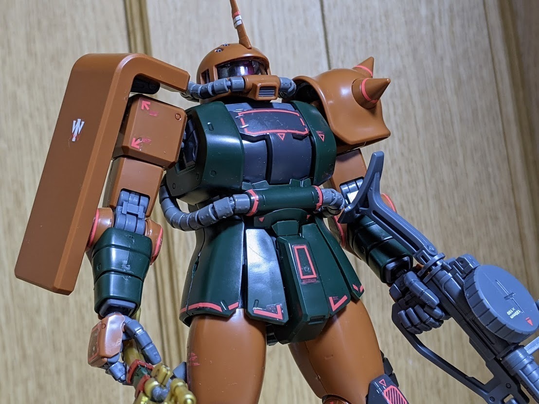 1/100 MG ガルマ・ザビ専用ザクⅡ: ちょっと作りすぎただけなんだから