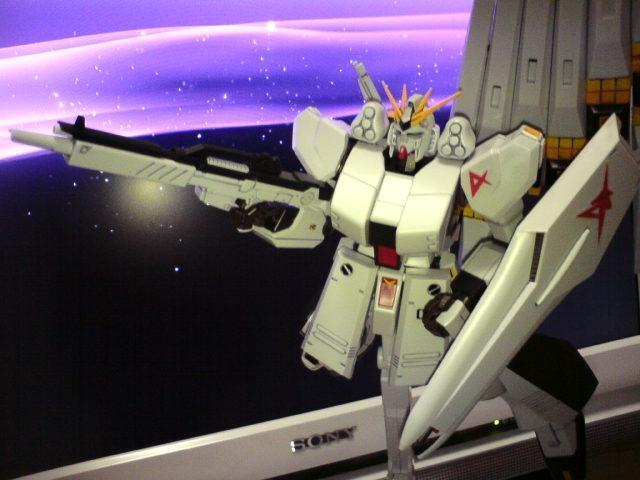 1/144 HGUC νガンダム（ヘビー・ウエポン・システム装備型