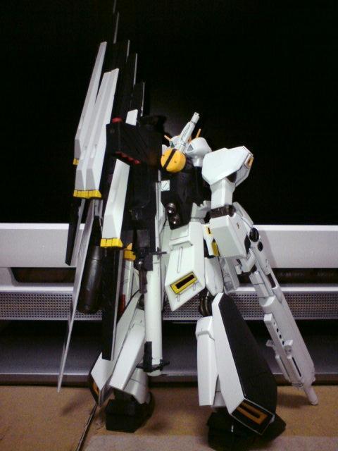 1/144 HGUC νガンダム（ヘビー・ウエポン・システム装備型