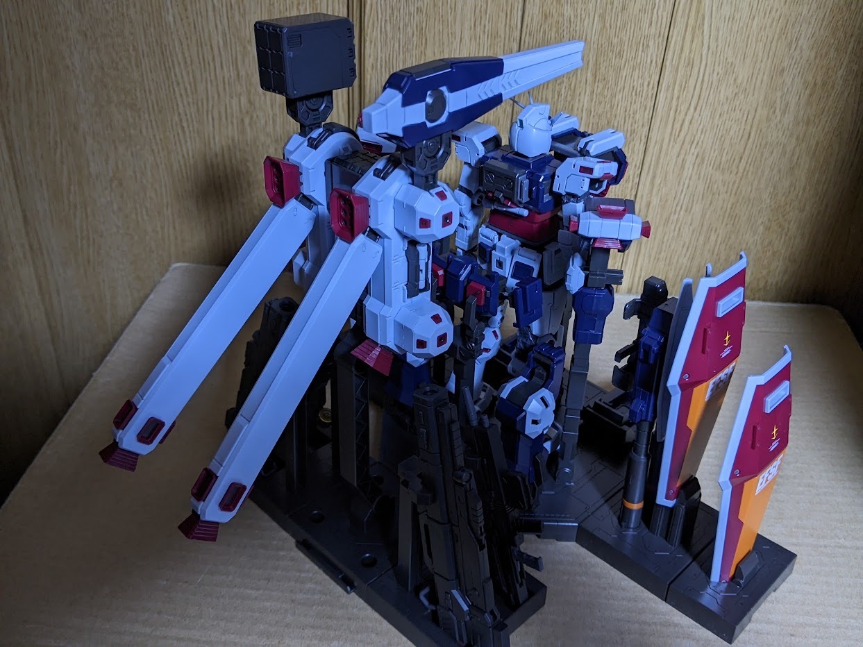 1/100 MG ウェポン＆アーマーハンガー FOR フルアーマー